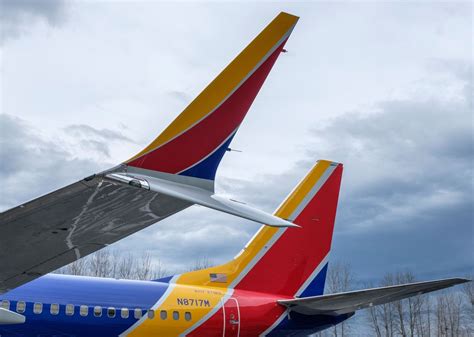 Why modern airplanes have winglets .